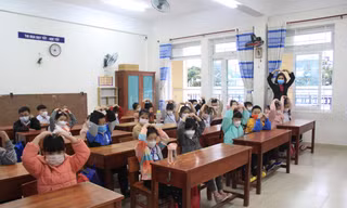 Ngày đầu đến trường của học sinh lớp 1 ở Đà Nẵng