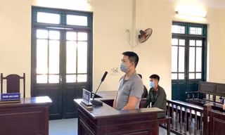 Lĩnh 2 năm tù vì đấm cảnh sát tại chốt kiểm dịch