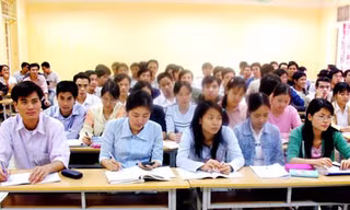 Xã hội hóa giáo dục: Bao giờ hết cảnh 'ăn đong' ?