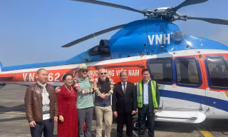 2 vị khách thăm vịnh Hạ Long bằng 'tour đặc biệt'