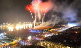 Carnaval Hạ Long rực sáng sắc màu bên bờ di sản