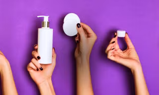 Bị mụn do dùng mỹ phẩm, phải làm gì? 