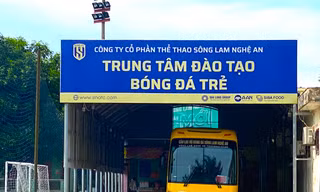 Sông Lam Nghệ An sẽ trả tiền ăn cho HLV và cầu thủ trước Tết