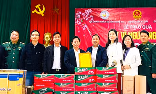 Tết ấm đến với người dân, học sinh huyện biên giới Nghệ An