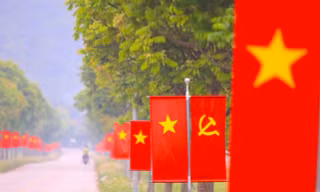 Bản làng biên giới rực rỡ cờ hoa mừng 50 năm thống nhất đất nước