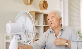 Tác hại 'kinh khủng' của việc dùng quạt điện thổi trực tiếp vào người