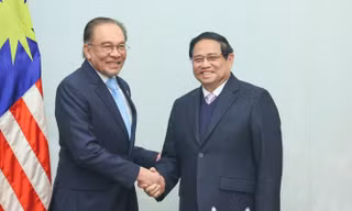 Thủ tướng Phạm Minh Chính và Thủ tướng Malaysia Anwar Ibrahim sáng 26/2. (Ảnh: Như Ý)