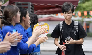 Thí sinh tự tin đạt điểm cao, người ‘làm vừa đủ’ trong buổi thi môn Toán