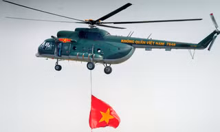 Khi những ‘cánh chim thép’ vẽ hình Tổ quốc trên trời Biên Hòa