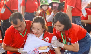 Tình nguyện viên thi sơ cấp cứu