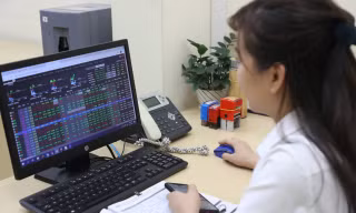 Chứng khoán rung lắc trước kỳ nghỉ lễ
