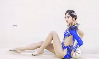Những 'thiên nga' xinh đẹp trên sàn thể dục
