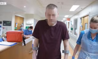 Anh dỡ cách ly xã hội, phi công người Anh cảnh báo “đừng chủ quan với virus corona“