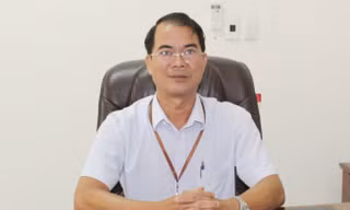 Giám đốc ngân hàng nộp đơn xin nghỉ để 'nhường đường' 
