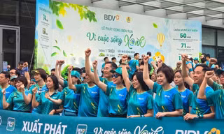 Mỗi bước chạy 'BIDV RUN – vì cuộc sống Xanh' lại thêm nhà cho vùng lũ, nhiều cây xanh được trồng