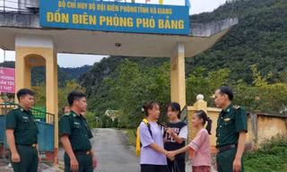 Mái ấm của ba chị em người Mông ở Đồn biên phòng Phó Bảng