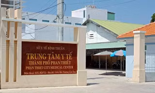Giám đốc bệnh viện thành phố chỉ đạo chẩn đoán bệnh nhẹ thành... nặng