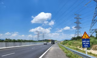 Phê bình chủ đầu tư thi công cao tốc làm hỏng đường dân sinh