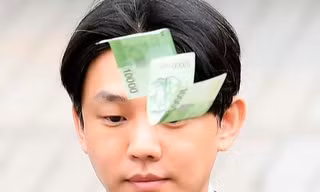 Hàng loạt nghệ sĩ nhúng chàm