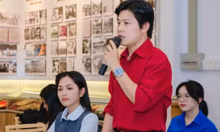Tặng doanh thu ca khúc 'Viết tiếp câu chuyện hòa bình' trong tháng 4 cho cựu chiến binh