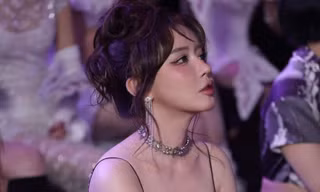 Hàng trăm fan xếp hàng chờ Phương Mỹ Chi, Pháo và 28 em xinh