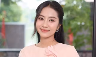 Hoa hậu Hà Trúc Linh: 'Từ nhỏ, tôi bán phụ tùng xe máy và tạp hóa giúp bố mẹ'