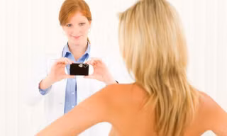 Mọi hình ảnh, video và thông tin riêng tư của bệnh nhân đều được giữ bí mật, chỉ sử dụng hay công bố khi có sự cho phép của bệnh nhân. Ảnh: Shutterstock.