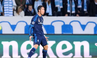 Ronaldo vượt mốc 500 bàn thắng trong sự nghiệp.