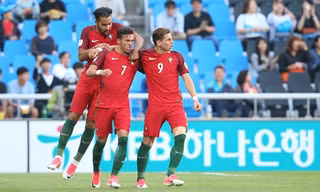 U20 Bồ Đào Nha lách qua khe cửa hẹp.