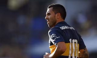 Tevez xem xét kế hoạch sang Trung Quốc thi đấu.