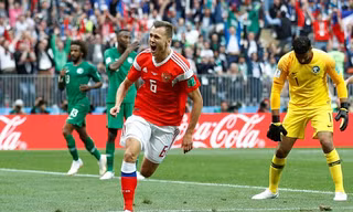 Denis Cheryshev là người hùng của ĐT Nga.