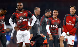 Mesut Ozil tiết lộ với đồng đội chuyện gia nhập M.U.
