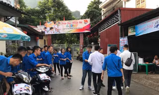 Các em học sinh Lạng Sơn tự tin bước vào môn thi đầu tiên *ảnh: TL