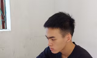 Đối tượng Mạnh khai nhận hành vi buôn bán người tại cơ quan công an .Ảnh: CB
