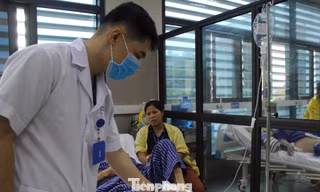 Mặc dù đã được cấp cứu, song ông Ngôn vẫn bị cắt ngón chân trái, nơi rắn cắn mới giữ được mạng sống .Ảnh: Duy Chiến 