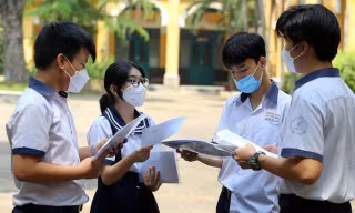Tuyển sinh lớp 10 TP.HCM 2025: Thêm cơ hội vào trường tốp đầu, lớp chuyên giảm "suất học"