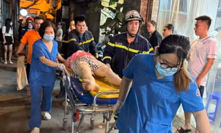 Người phụ nữ phơi quần áo, ngã từ tầng 4 xuống mái nhà hàng xóm