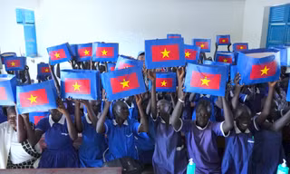 Bác sĩ mũ nồi xanh Việt Nam trao gửi yêu thương tới trẻ em Nam Sudan
