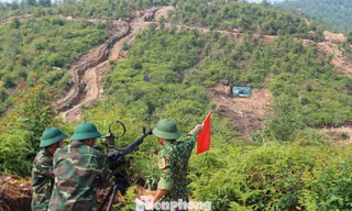 Thực binh bắn chiến đấu tại thao trường bắn thuộc huyện Cẩm Khê