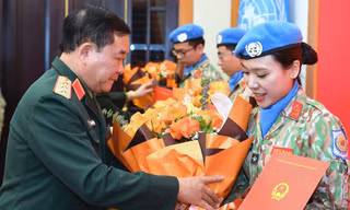 Chủ tịch nước cử 8 sĩ quan Quân đội tới hai Phái bộ UNMISS và MINUSCA