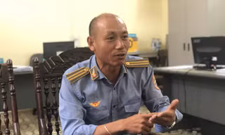 Lái tàu Ngô Văn Hoàng kể về áp lực khi điều khiển tàu qua khu vực đông người tụ tập