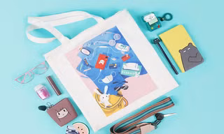 Xuống phố thời “hậu Cô Vy” với năng lượng tích cực từ túi canvas Thỏ Bảy Màu