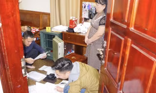Nhóm cựu cán bộ móc nối làm giả sổ đỏ để lừa đảo hàng chục tỷ đồng 