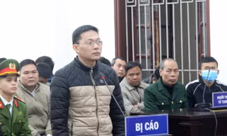 Giám đốc trung tâm đăng kiểm ở Hoà Bình ‘lĩnh’ 4 năm tù về tội ‘Nhận hối lộ’