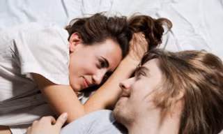 Tư thế ngủ 'tố' tình cảm của hai bạn