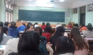 Nhiều sinh viên tại Trường ĐH Sư phạm Hà Nội thuê người đi học