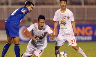 Công Phượng, Văn Toàn bị cầu thủ U21 Thái Lan bóp cổ