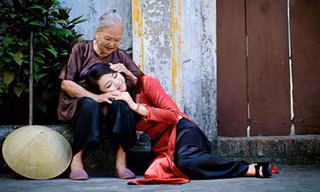 Chùm ảnh “tình bà cháu” của nữ sinh Hà thành