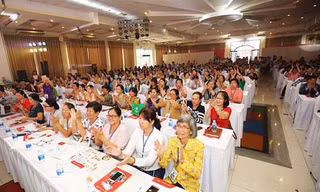 Hội thảo “Từ ăn sạch đến sống xanh” với sự có mặt của nhiều diễn giả khách mời uy tín đã thu hút hàng trăm người dân tham dự.