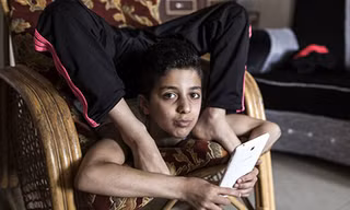 Mohammad al-Sheikh có cơ thể mềm dẻo lạ thường. Ảnh: AFP